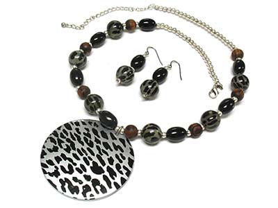 Animal printed large round disk pendant and multi beads strand necklace and earring set