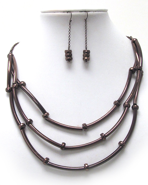 Multi hammered rings and metal tubs three layer necklace earring set