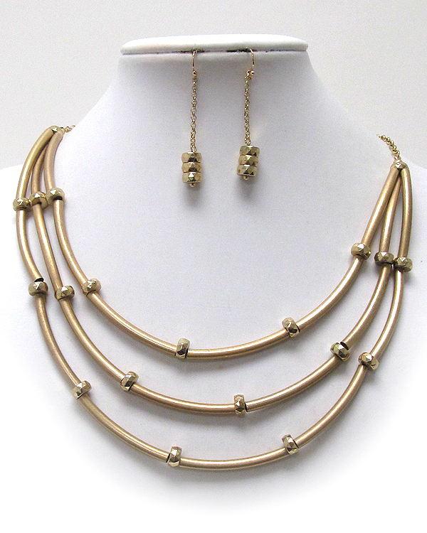 Multi hammered rings and metal tubs three layer necklace earring set