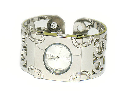 Wide metal bubble band cuff watch