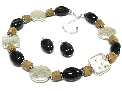 Multi shape metal and wood and acrylic bead necklace set