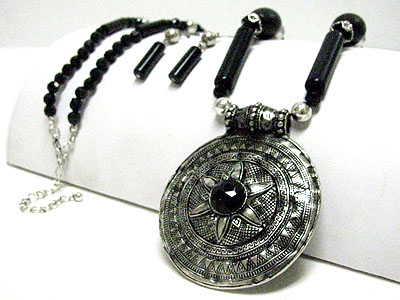 Antique style large metal pendant long necklace set