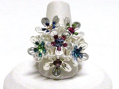 Crystal accent six flower stretch ring