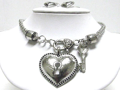 Metal heart lock and key thick chain necklace set