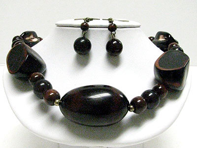 Formica bulky stone and glass stone link necklace set