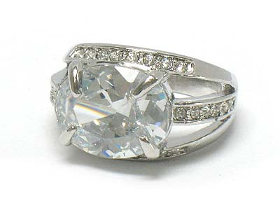 Large cubic zirconia and crystal deco ring