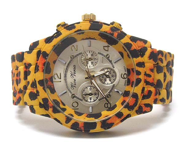 Round face animal pattern rubberized plating metal band watch