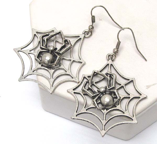 Metal spider web earring