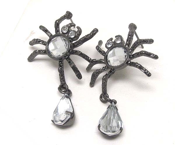 Halloween theme spider with teardrop earring