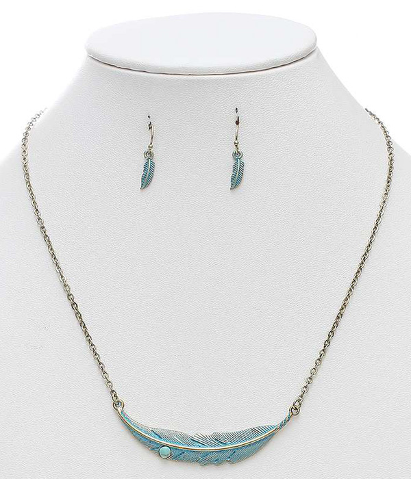 Feather pendant necklace set