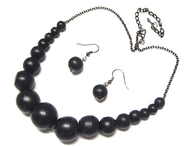 Jet gradual beads necklace and earring set