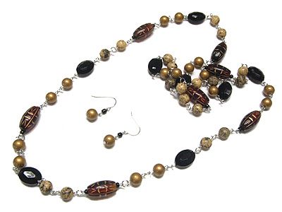 Metal and carved beads long necklace and earring set