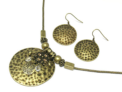 Crystal stud mammered round metal necklace and earring set