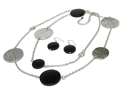 Round metal disk and chain link long necklace and earring set