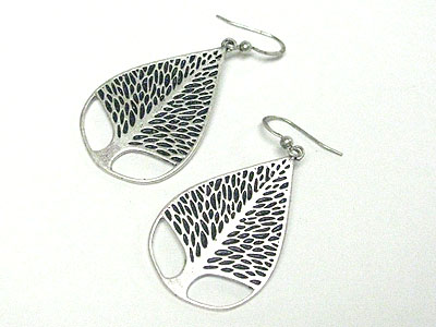 Burnish metal tree pattern earring