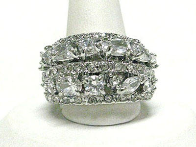 Cubic and crystal double line ring