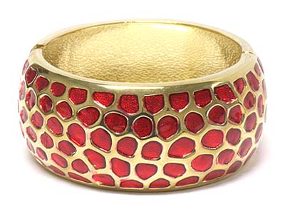 Epoxy cover hammered pattern hinge bangle 