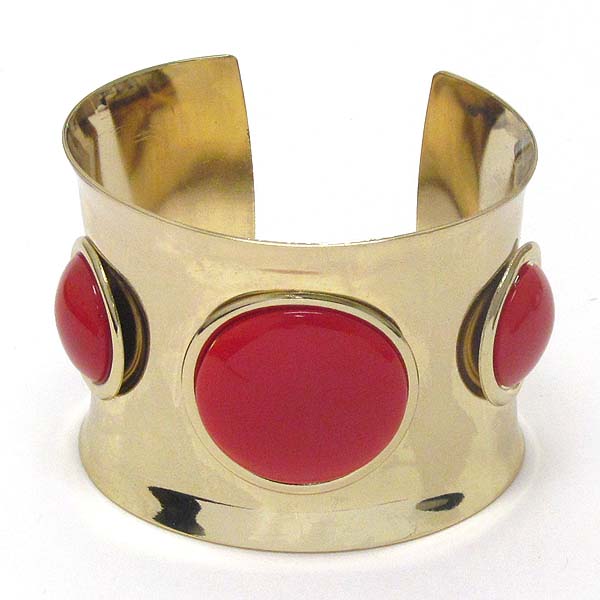 Puffy acrylic disk deco metal bangle bracelet