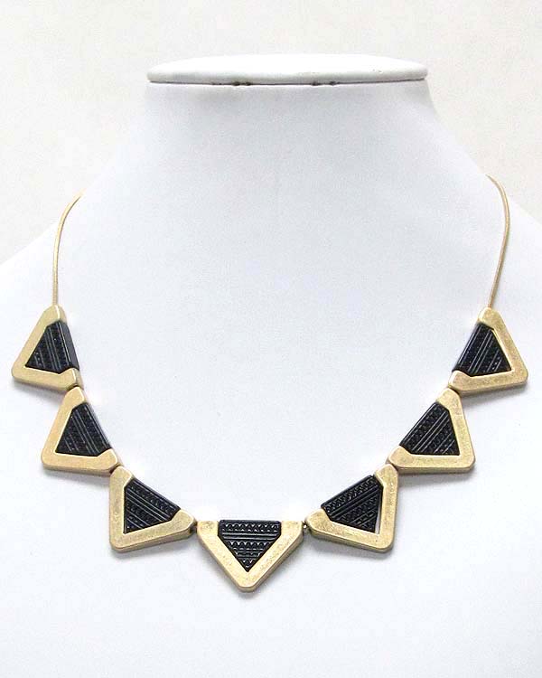 Textured multi chevron deco link necklace