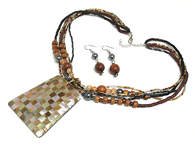 Ethnic style mosaic shell pendant and wooden bead chain necklace set