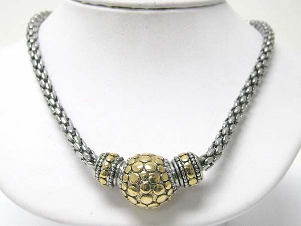 Pebble textured metal ball and thick mesh chain necklace