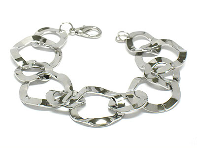 Hammered metal hoop link bracelet