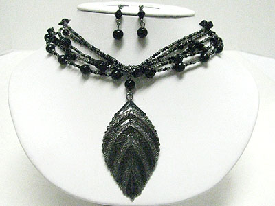 Leaves pendant multi layer seed beads necklace set