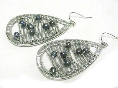 Fresh water pearl and metal tear drop earring