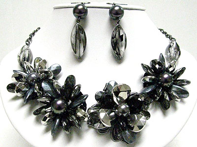 Metal and glass chunky flower link necklace set