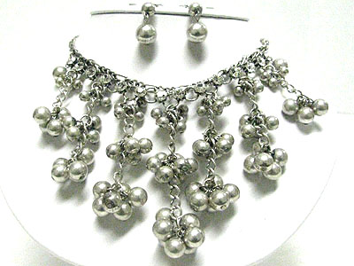 Multi pearl beads cluster drop and crystal line necklace set