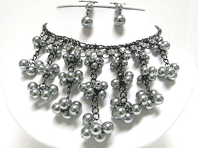 Multi pearl beads cluster drop and crystal line necklace set