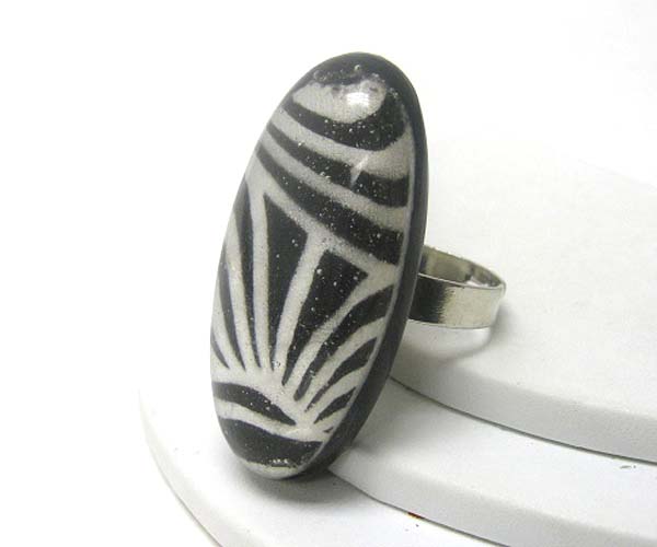 Animal pattern glass ring