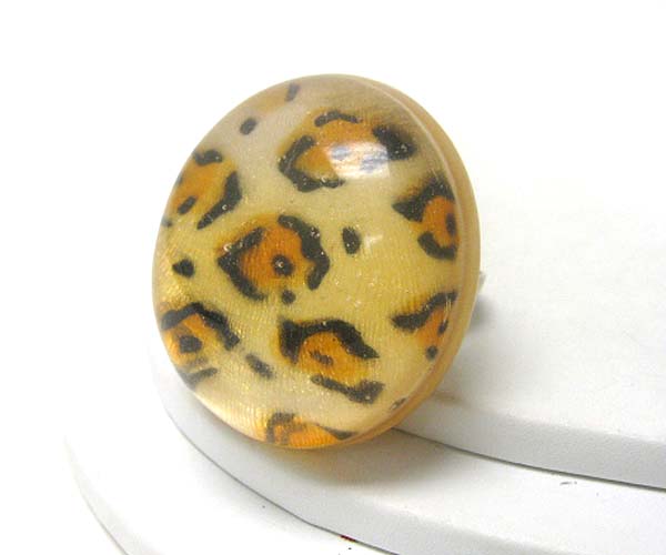 Animal pattern glass ring