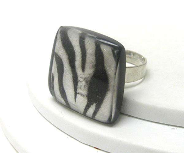 Animal pattern glass ring