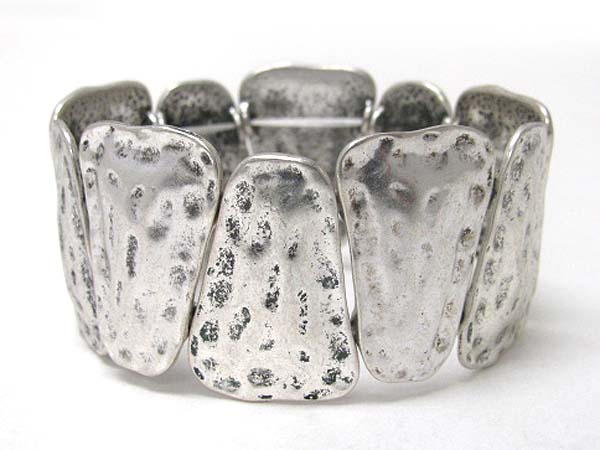 Hammered metal disk stretch bracelet