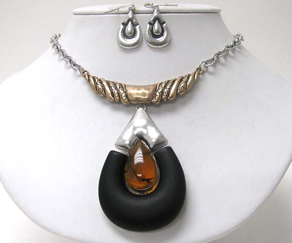 Stone and metal teardrop pendant necklace earring set