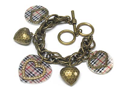 Dandy checker acryl disk and metal heart charms toggle bracelet