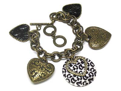 Animal skin pattern acryl disk and casting metal heart charms toggle bracelet