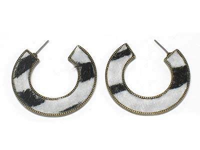 Animal pattern fur deco round earring 