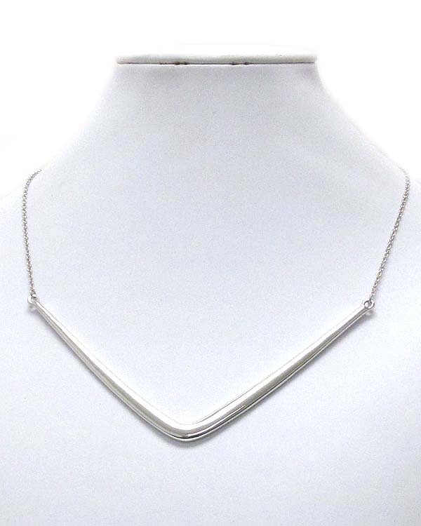 Simple chevron pendant necklace