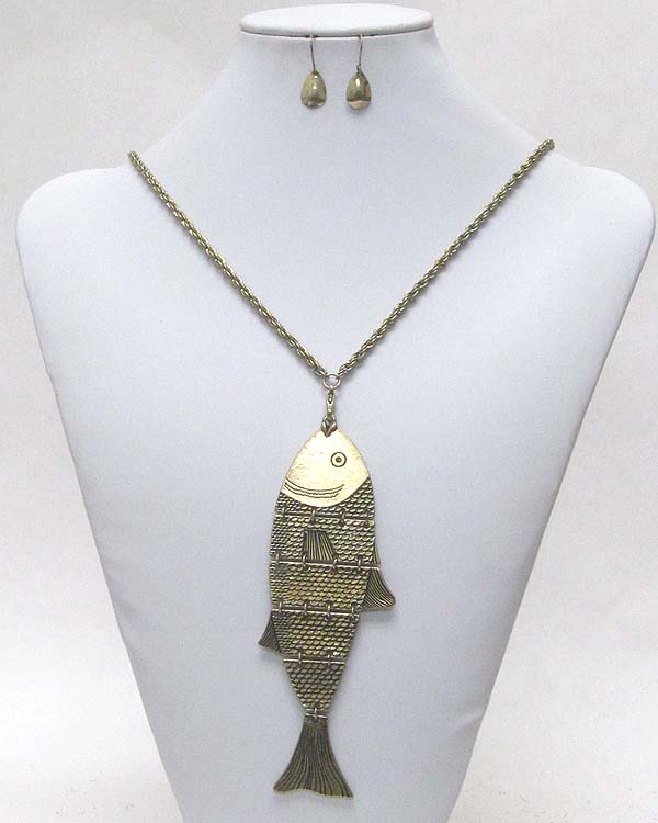 Vintage large fish pendant long necklace