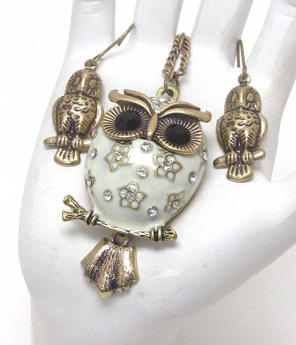 Crystal and epoxy deco puffy owl vintage necklace earring set