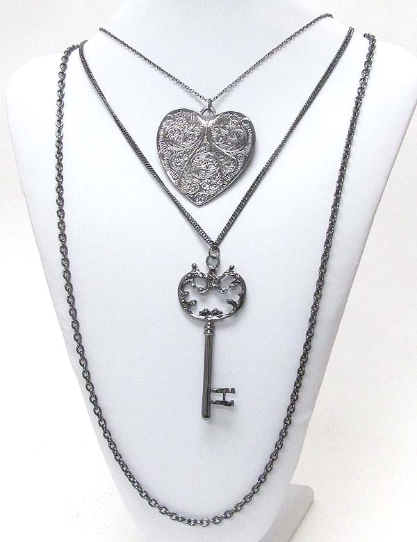 Metal filigree heart and key pendant 3 layer chain vintage long necklace