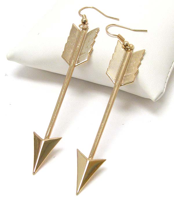 Metal arrow earring