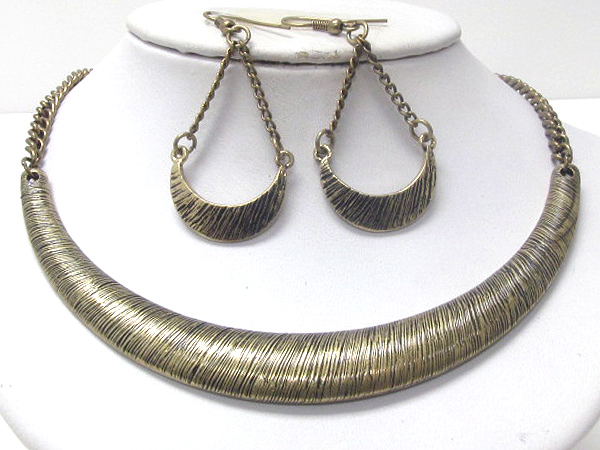 Textured curved metal and chain necklace earring set