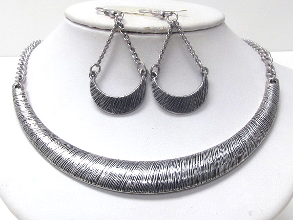 Textured curved metal and chain necklace earring set