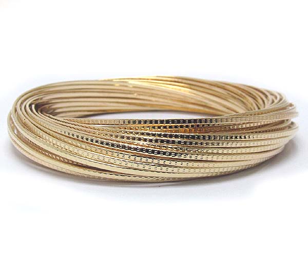 Multi row interlink metal bangle set