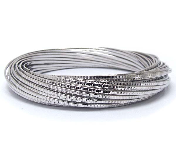 Multi row interlink metal bangle set