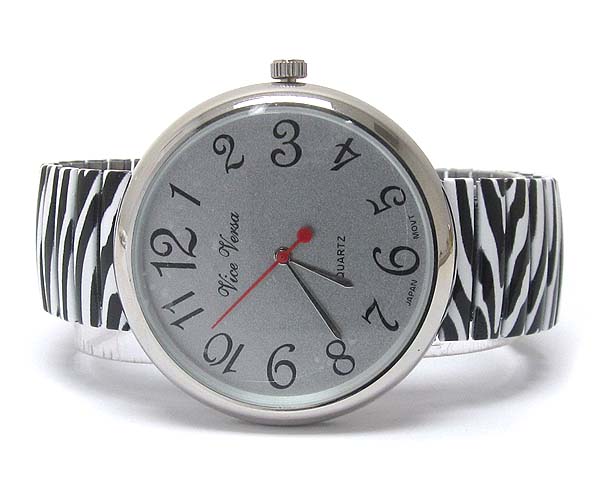 Round face and animal print metal stretch band watch