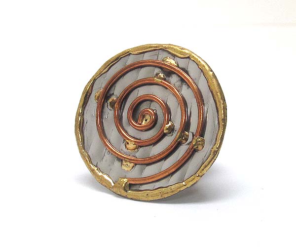 Handmade metal art round adjustable ring - 100% brass